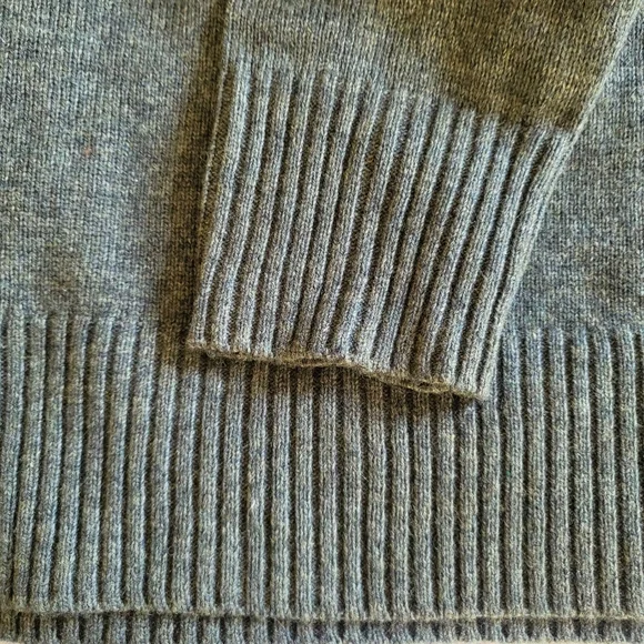 J. CREW Green Crewneck Sweater with Ribbed Collar and Cuffs - M - Picture 3 of 3